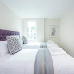 2 Bedroom Apartment , Zone 1 London , 2 Mins Walk Tube , Offers , Sleeps 5